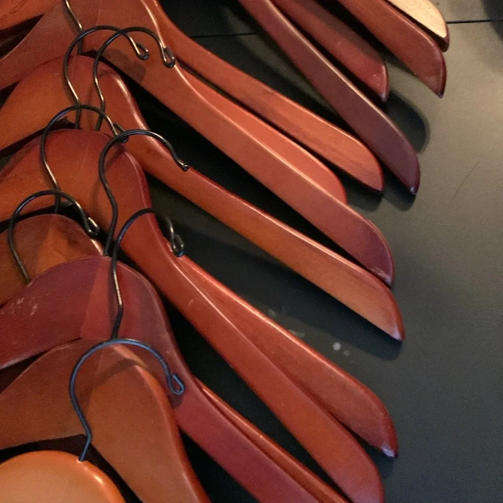 Set of 16 wooden hangers - Picture 3 of 4